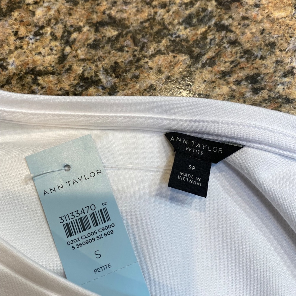 Ann Taylor classic white top - size Petite Small - New with tags - Picture 4 of 7